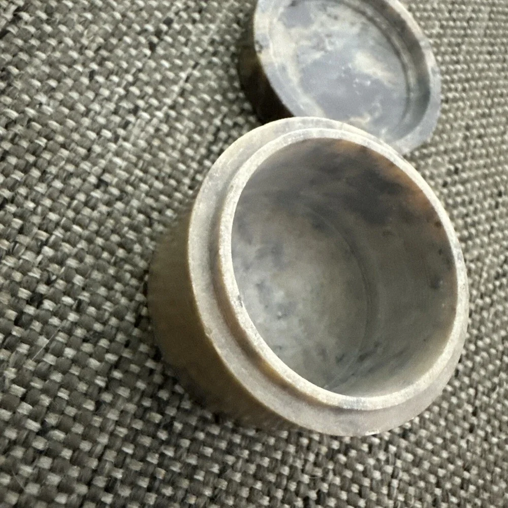 Vintage Soapstone Trinket Box Mother of Pearl Inlay Oval Flowers‎ Amber
